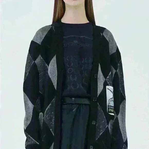 JNBY Diamond Pattern V-Neck Factory Distressed Wool Cardigan Size Medium EUC! - Picture 3 of 16